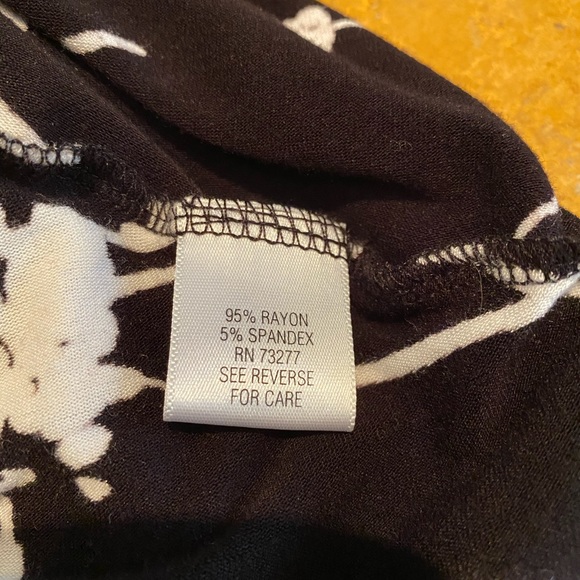 APT 9 Black & White Floral Peplum waist Top - Picture 8 of 9